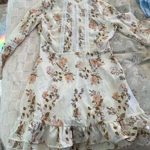 SHEIN Cream Floral Lace Dress